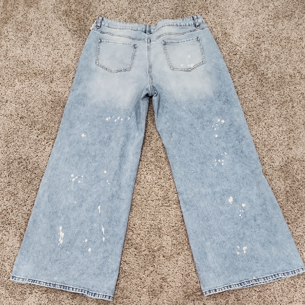 Distressed Light Blue Women's Jeans - Picture 2 of 8